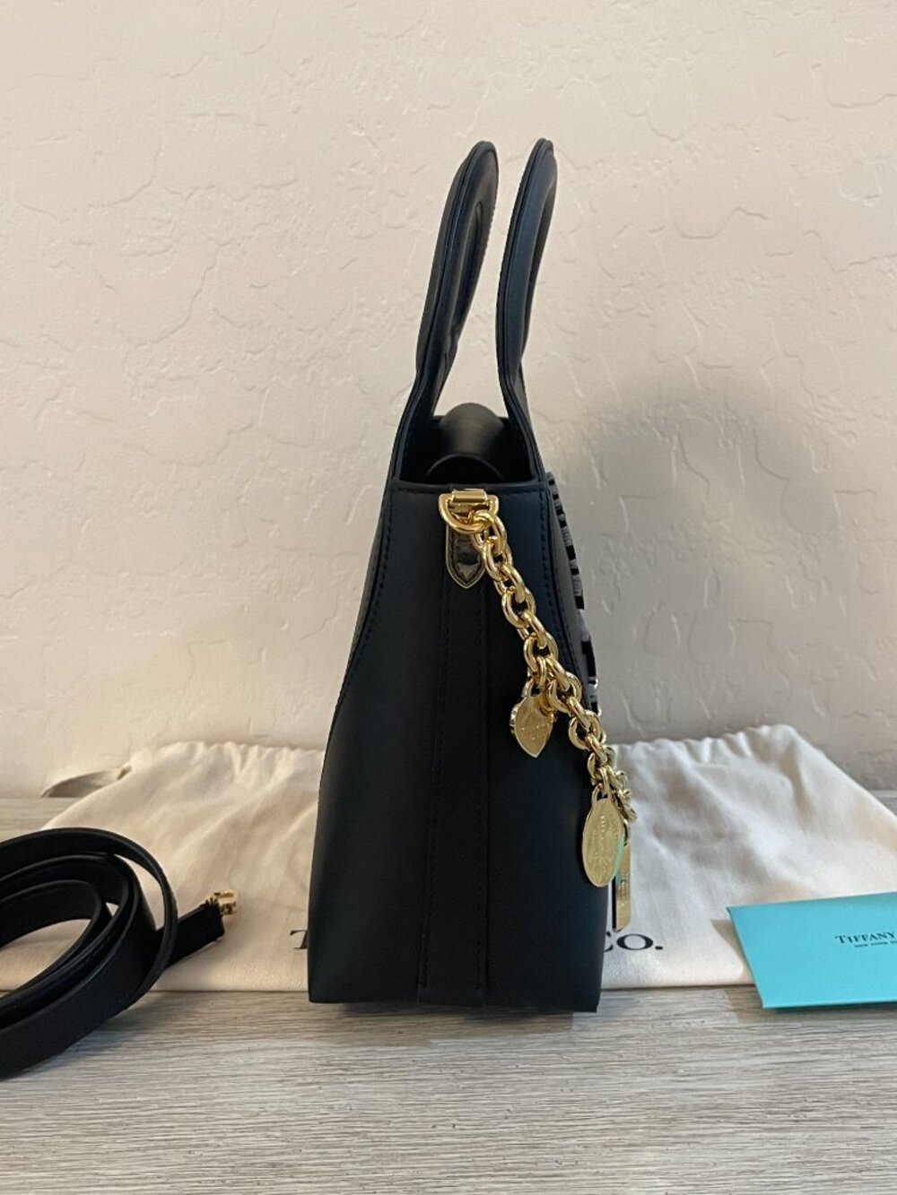 New Tiffany & Co. Tote Crossbody RTT Heart Handbag Black Leather Gold Charms - Picture 8 of 13